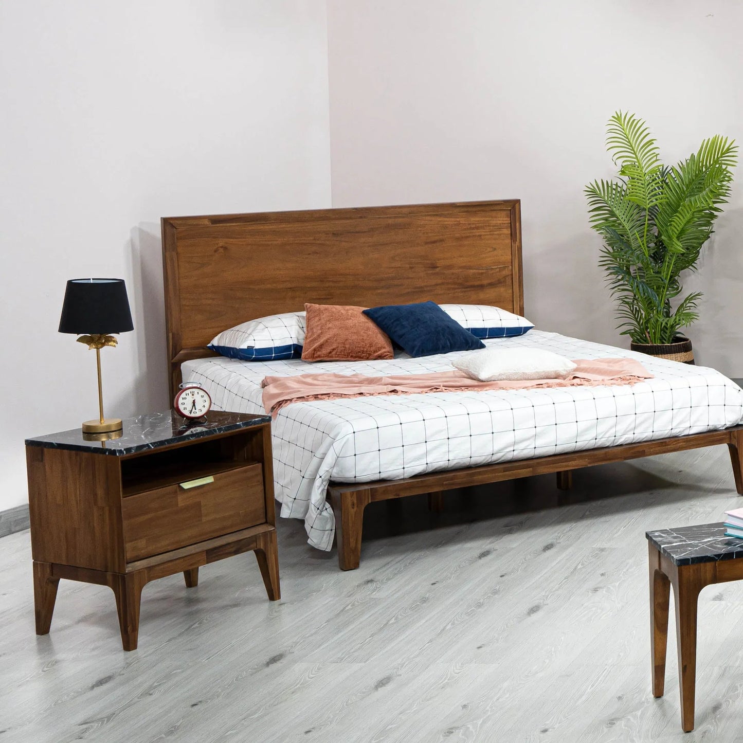 034 SI-2452737 | Lifestyle | Allure Bed by LH Imports in walnut. Made from unique in a traditional style.