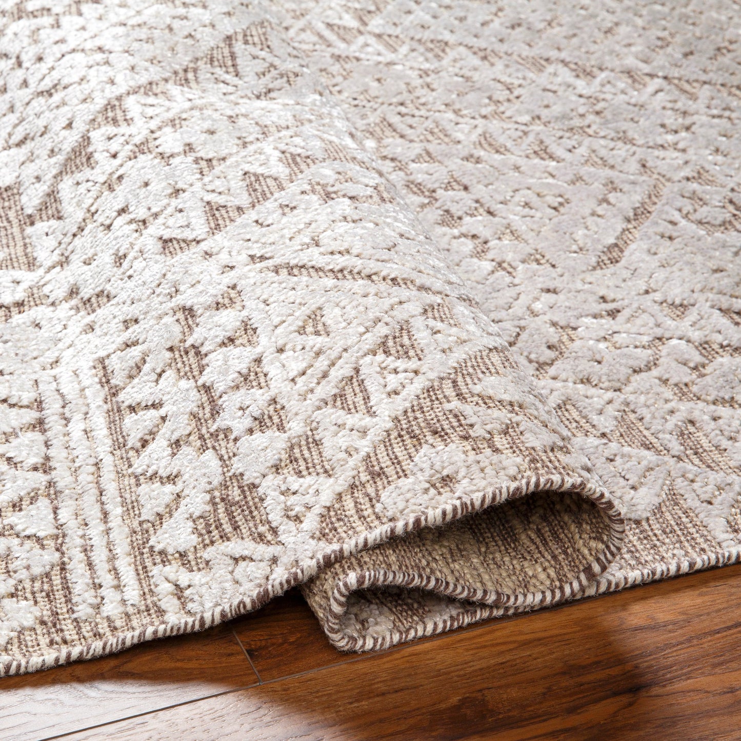 004 SI-1915938,SI-1915939,SI-1915940,SI-1915941 | Closeup | Amina AMA-2304 Rug by Surya in beige, light sage. Made from main: 65% wool, main: 35% viscose in a unique style.