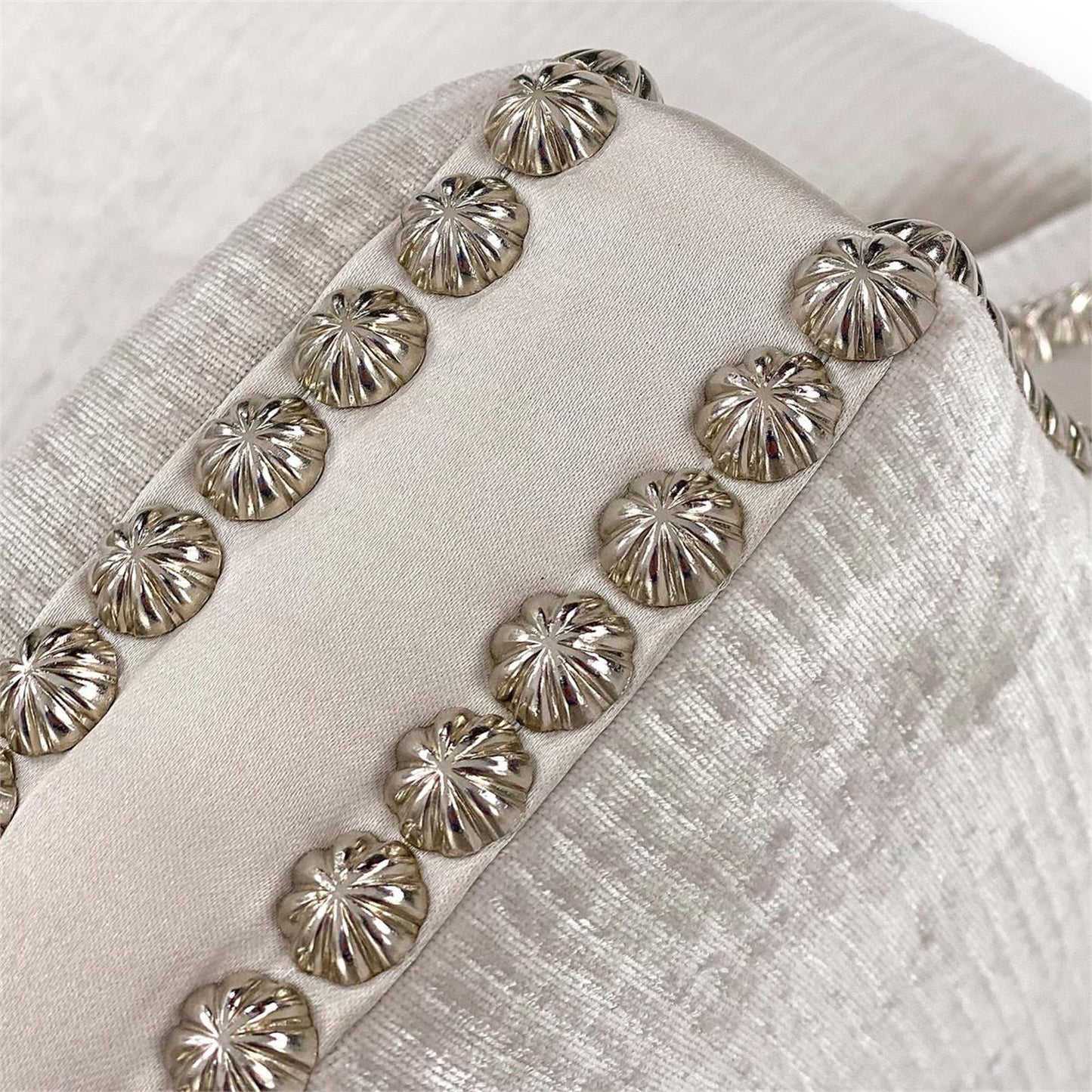 007 SR-863000 | Closeup | Bel-Air Armchair by John-Richard in gray, silver. Made from unique in a transitional style.