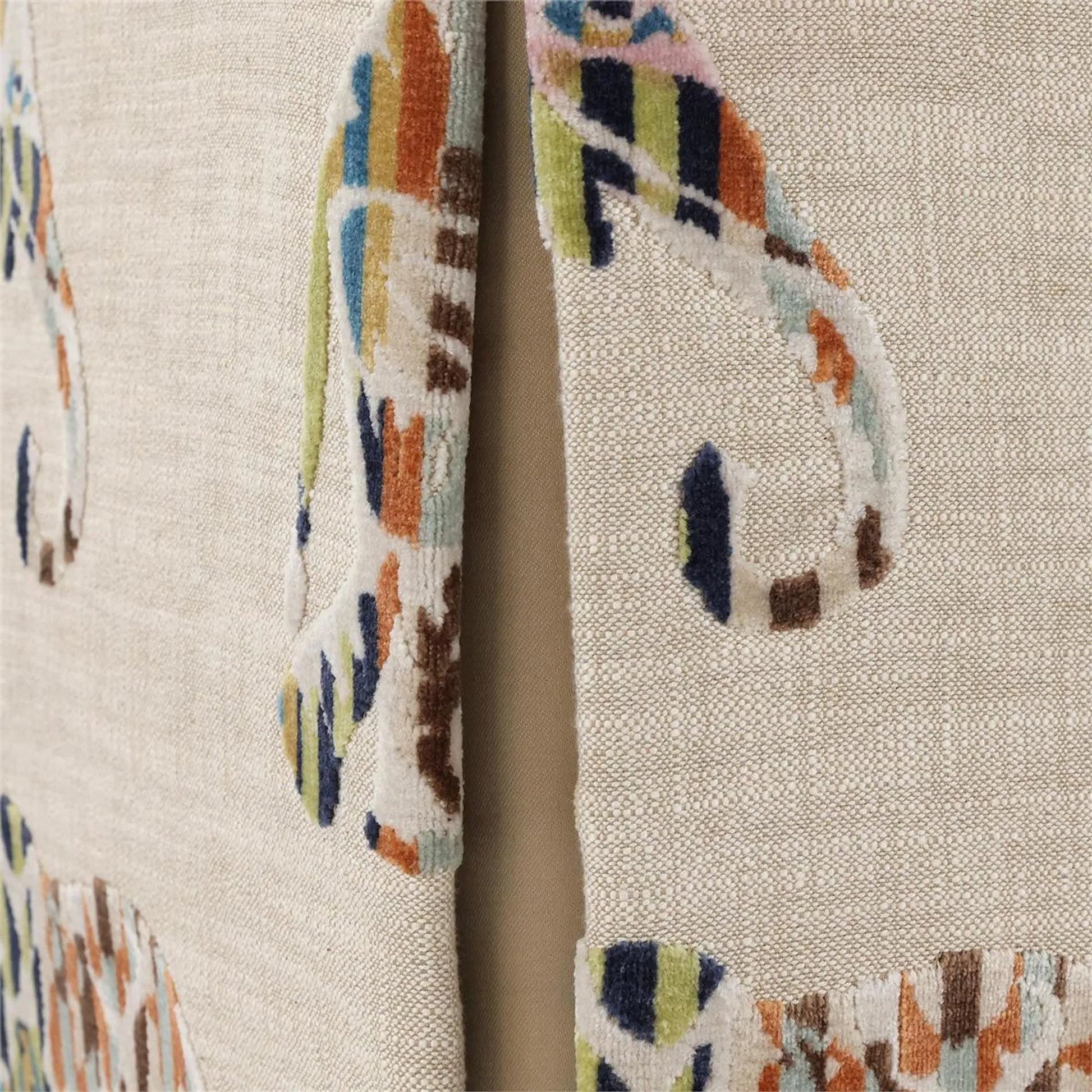Chelsea Ottoman - 3057 by John-Richard. Made from unique in a unique style.
