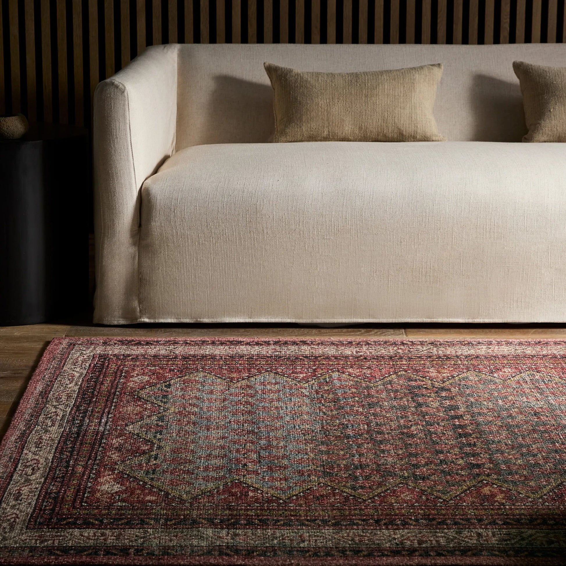 Amata By House Sprucing AMT02 Rug by Jaipur Living in red, blue. Made from 100% pet yarn in a unique style.