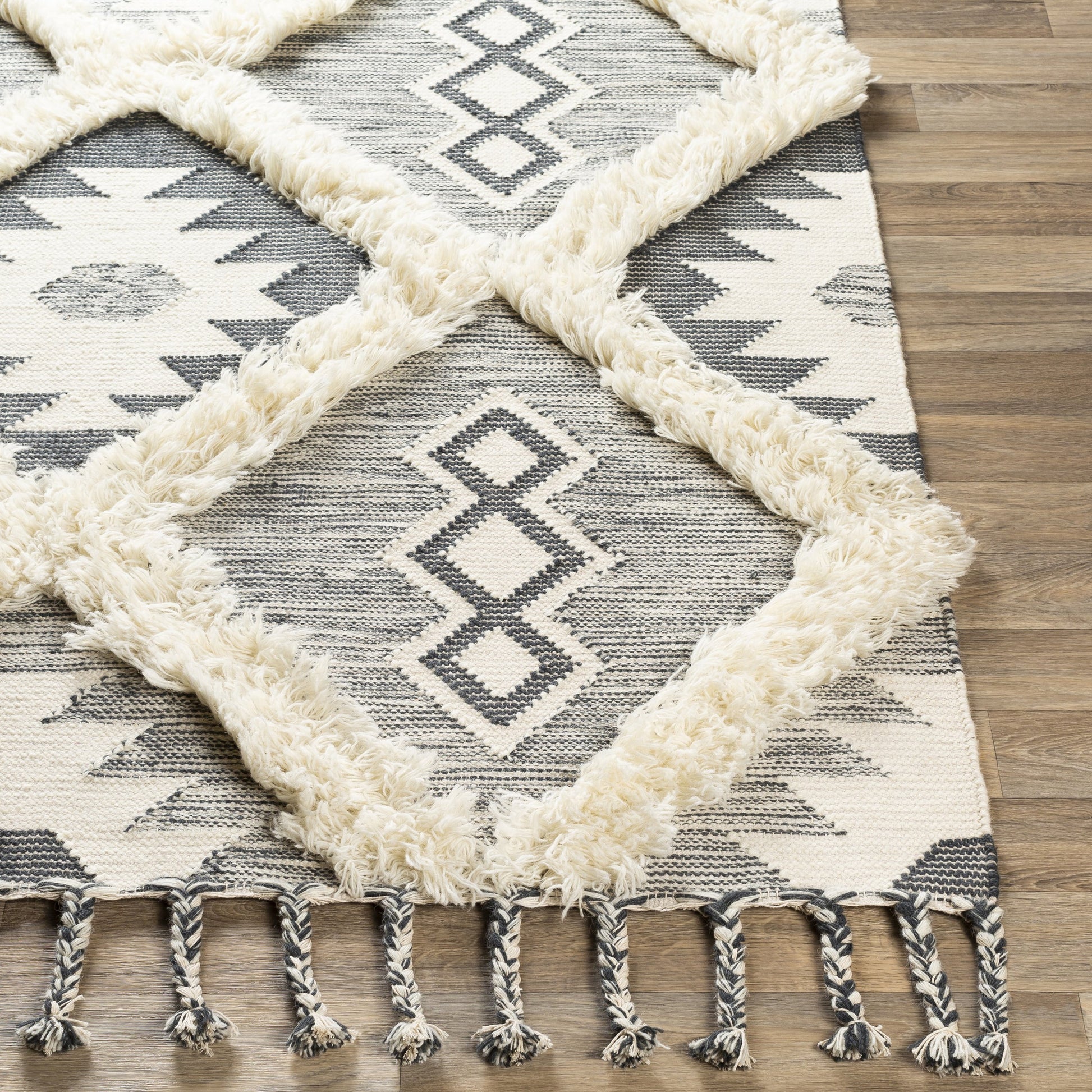 Apache Rug - 23795 by Livabliss. Made from 100% wool in a unique style.