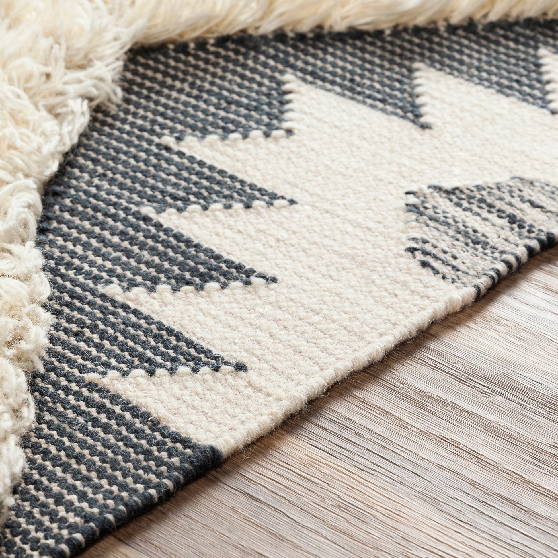 Apache Rug - 23795 by Livabliss. Made from 100% wool in a unique style.