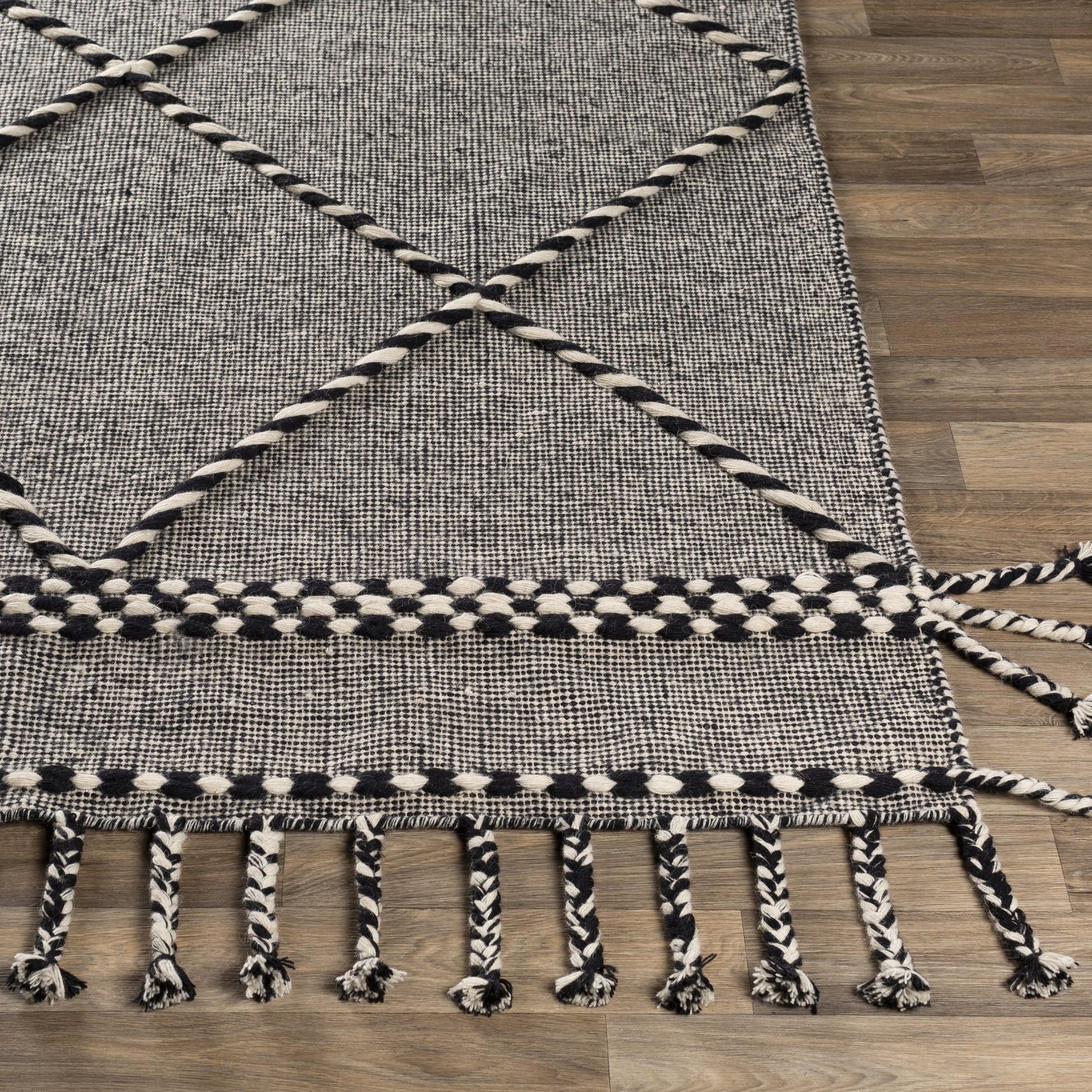 Apache Rug - 25154 by Livabliss. Made from 100% wool in a unique style.