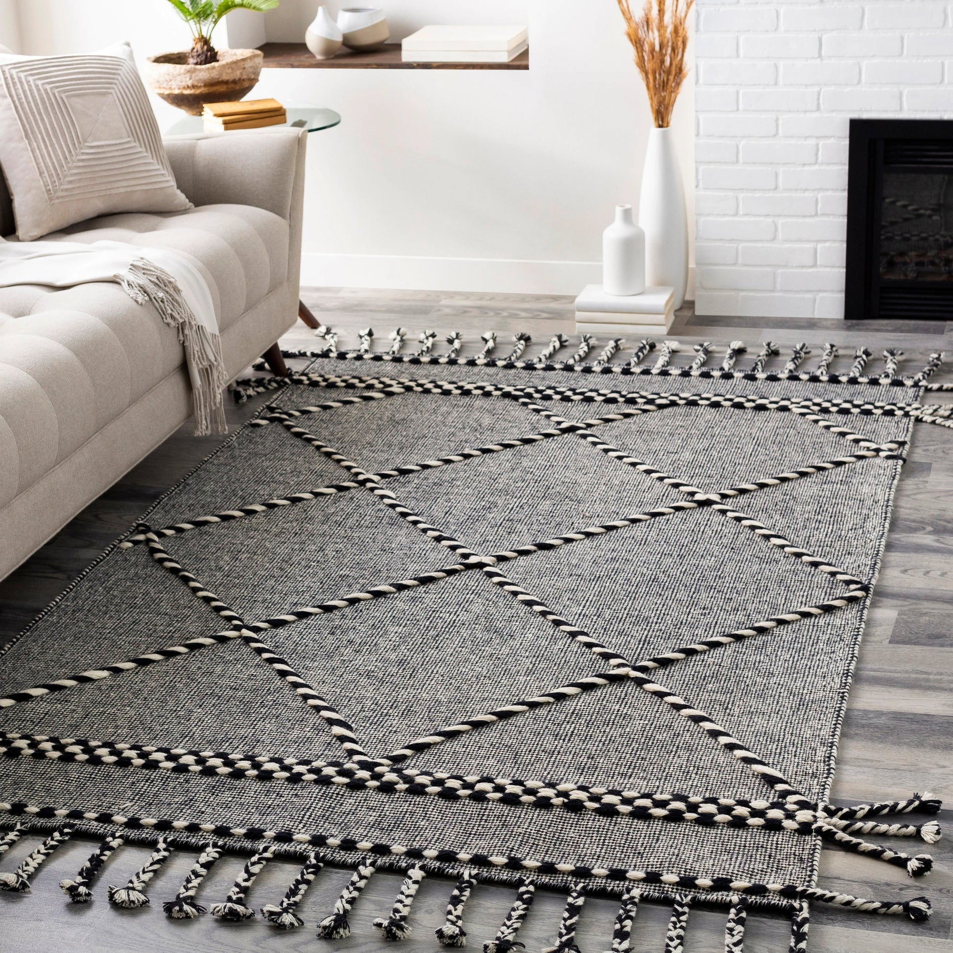 Apache Rug - 25154 by Livabliss. Made from 100% wool in a unique style.