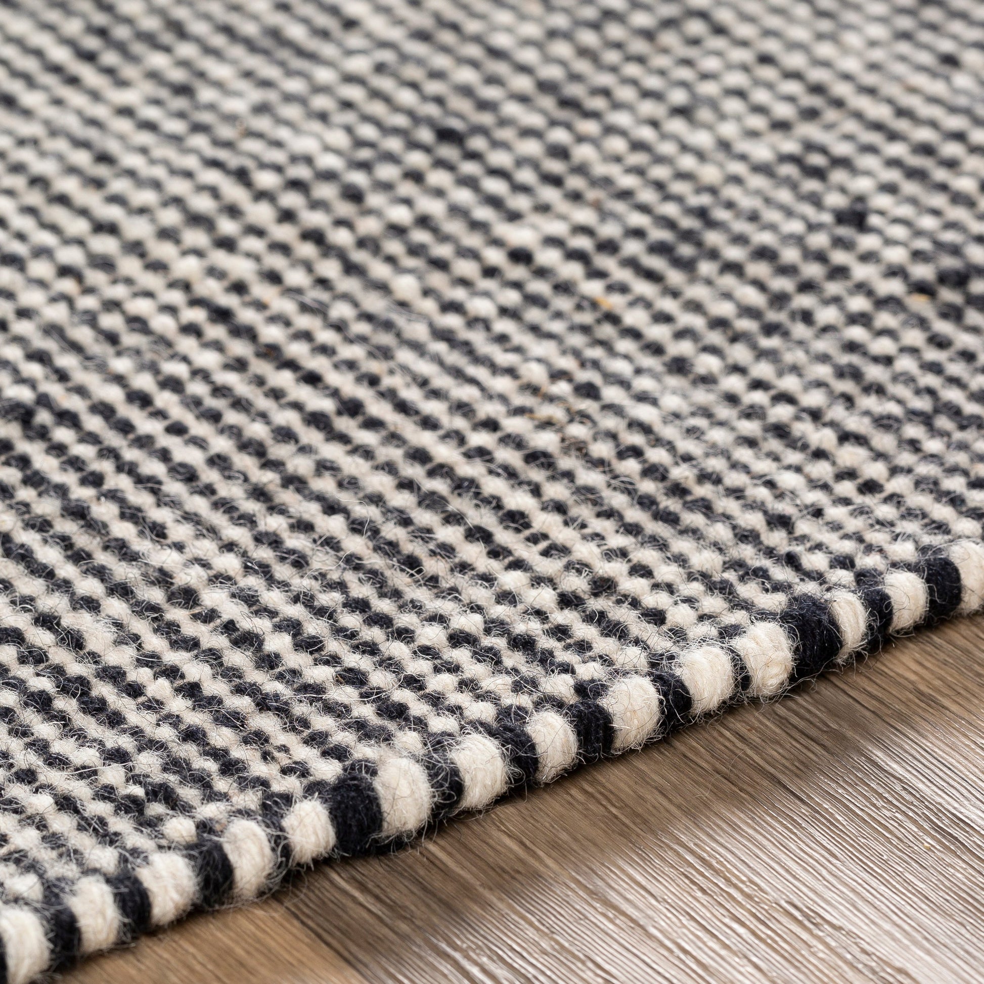 Apache Rug - 25154 by Livabliss. Made from 100% wool in a unique style.