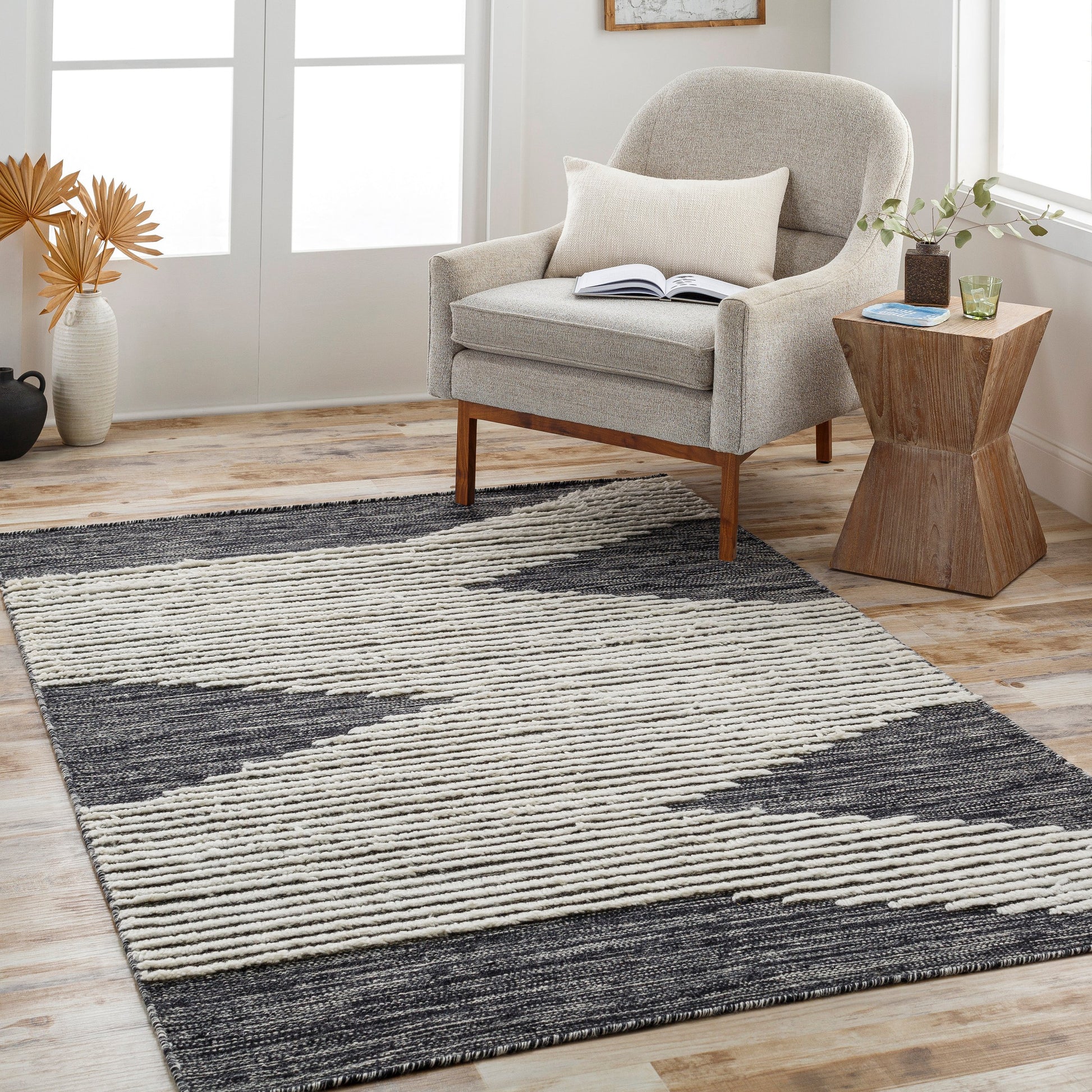 Apache APA-2301 Rug by Livabliss. Made from 100% wool in a unique style.