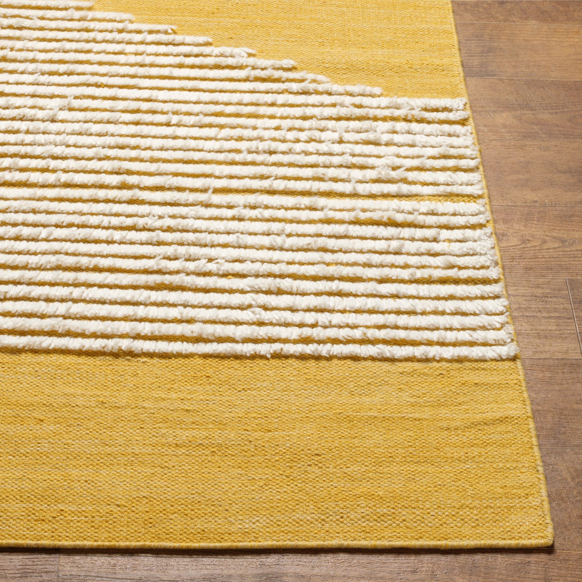 Apache APA-2301 Rug by Livabliss. Made from 100% wool in a unique style.