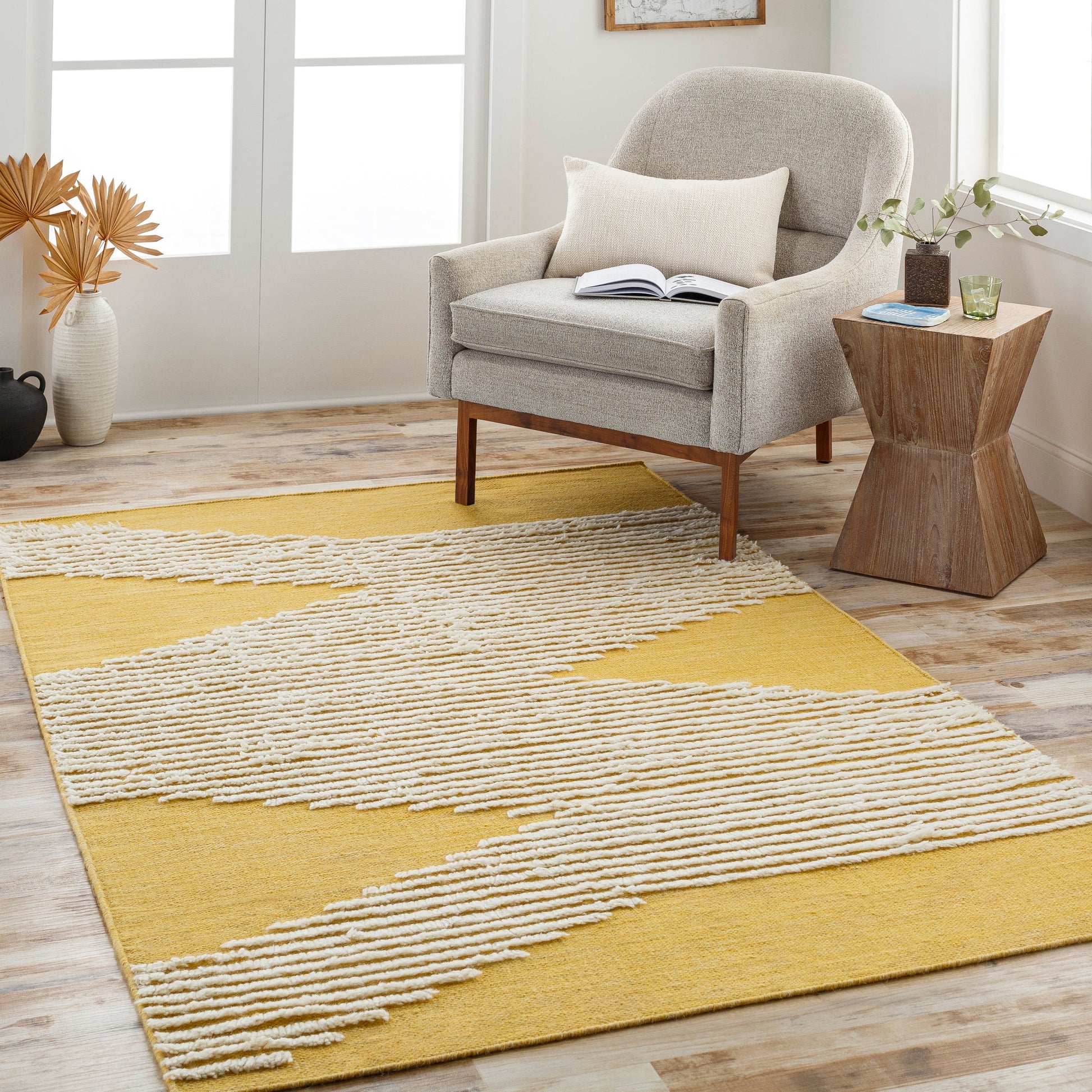 Apache APA-2301 Rug by Livabliss. Made from 100% wool in a unique style.