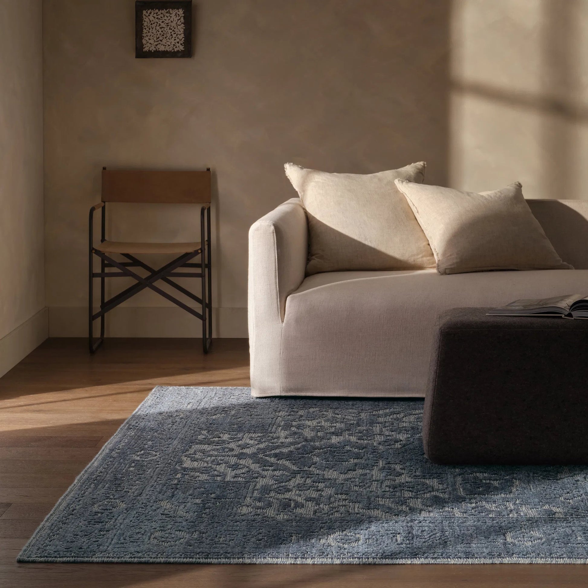 Aposio APS03 Rug by Jaipur Living in blue. Made from 100% wool in a unique style.