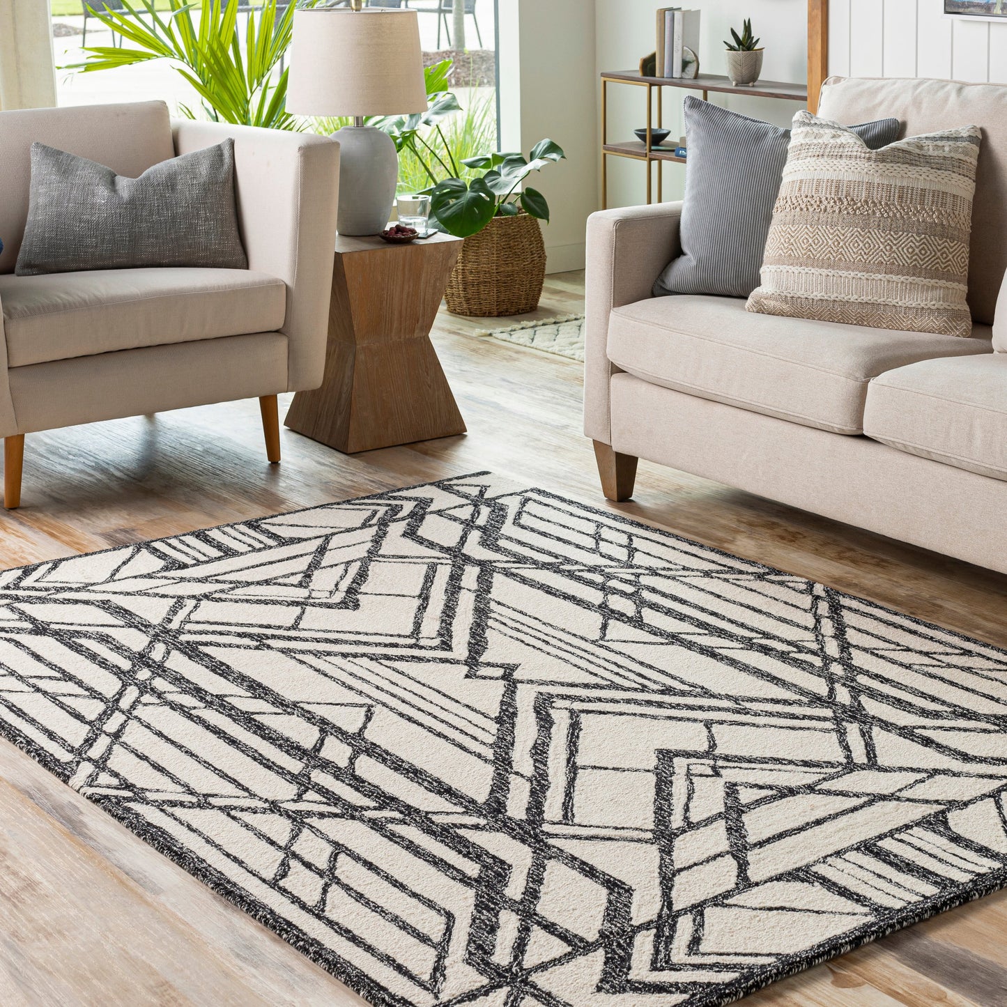 007 SI-1756465 | Lifestyle | Arsenal Rug - 29509 by Livabliss in black, cream. Made from 100% wool in a unique style.
