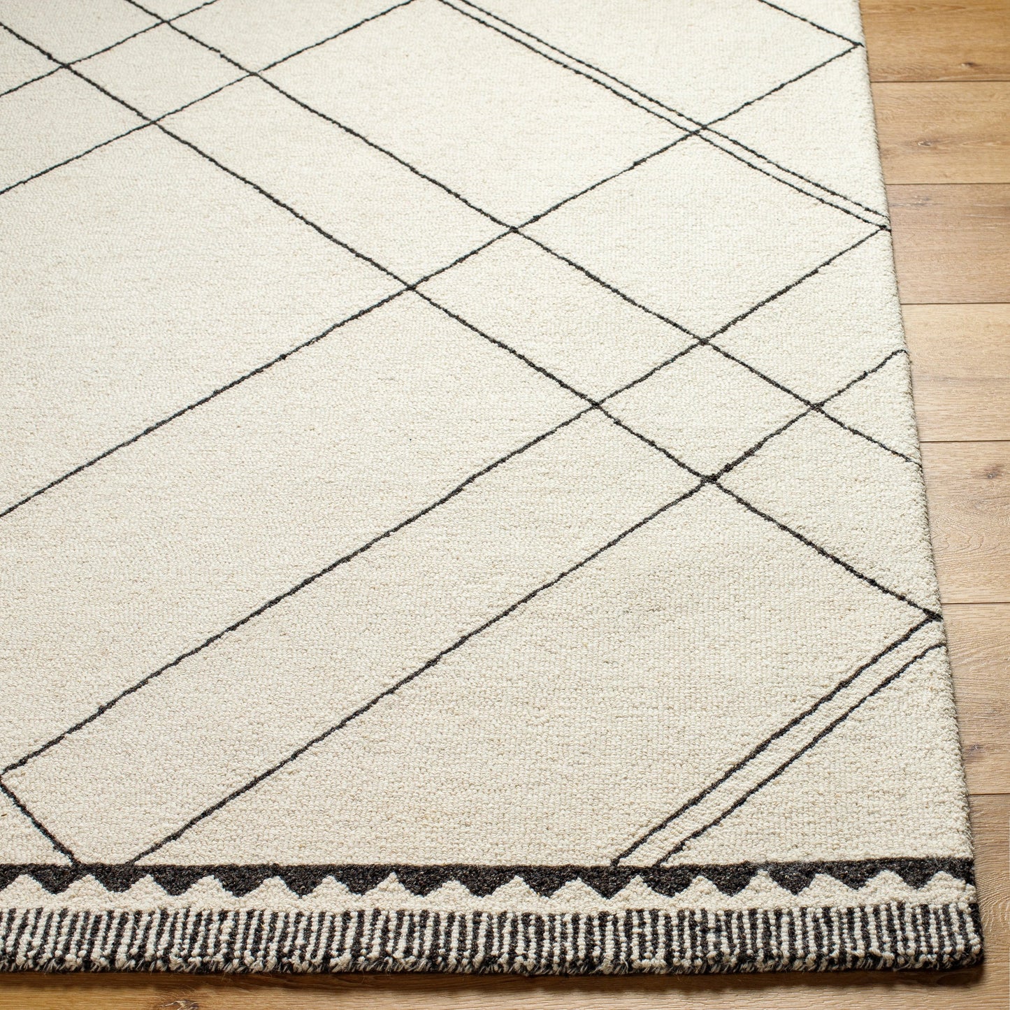 002 SI-1948501,SI-1948502,SI-1948503 | Closeup | Arsenal Rug by Livabliss in cream, black. Made from main: 100% wool in a modern style.