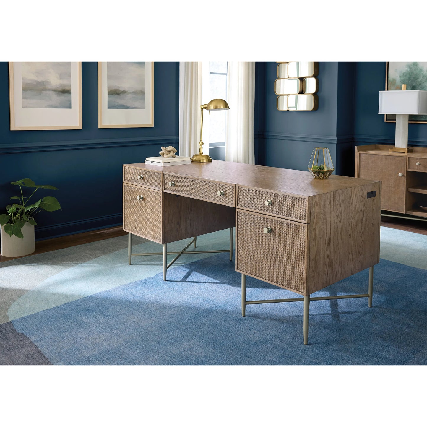 007 SI-2250678 | Lifestyle | Sonnet Executive Desk by Hooker Furniture in medium wood and wren. Made from unique in a transitional style.