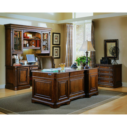 Brookhaven Desk Chair by Hooker Furniture in brown and cherry. Made from cherry veneers with split grain leather in a transitional style.