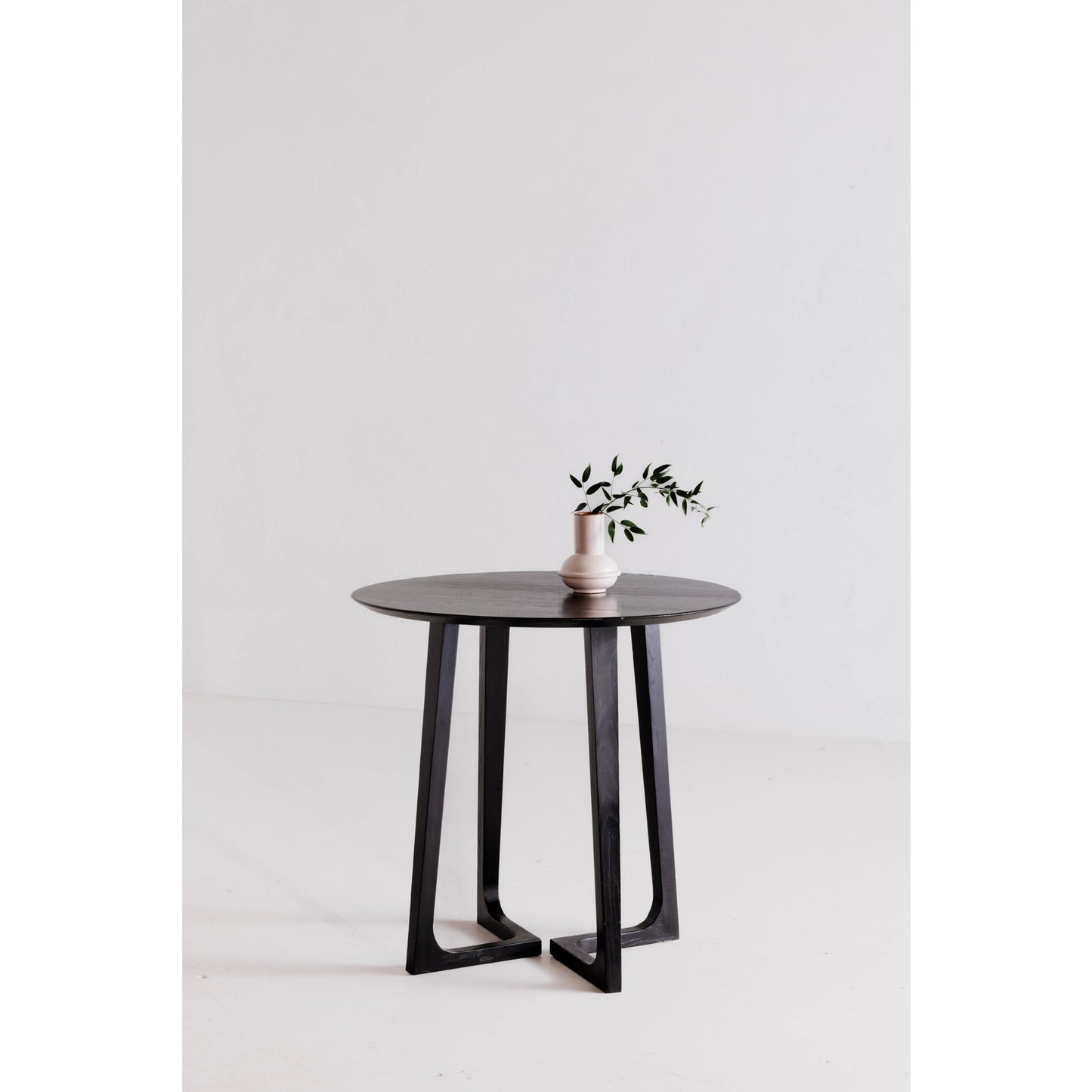 007 SI-2121920 | Lifestyle | Godenza Counter Table by Moe's Home Collection in black. Made from solid ash top in a modern style.