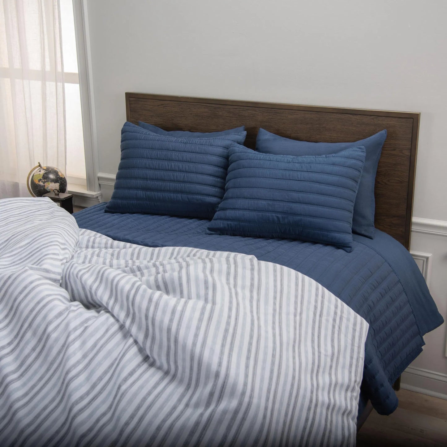 007 SI-2145248 | Closeup | Pembina Bedding by HedgeApple Essentials. Made from cotton slub, polyester in a modern style.