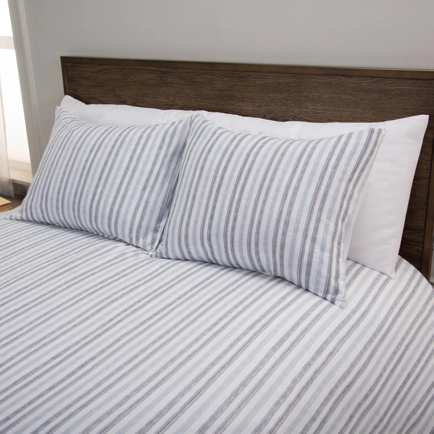 007 SI-2145249,SI-2145250 | Closeup | Miami Bedding by HedgeApple Essentials. Made from cotton slub, polyester in a modern style.