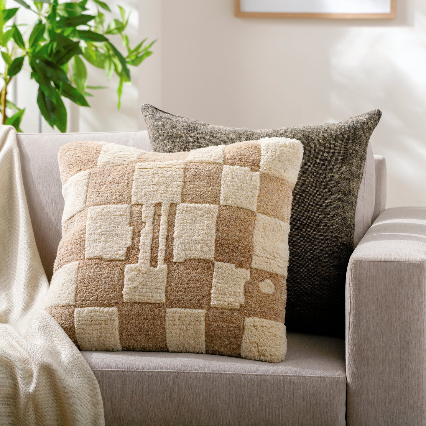 008 SI-2049624,SI-2049625,SI-2049627,SI-2049628,SI-2049630,SI-2049631 | Lifestyle | Balder Pillow - 481487 by Surya. Made from front: 80% wool, 20% cotton, back: 100% cotton in a modern style.