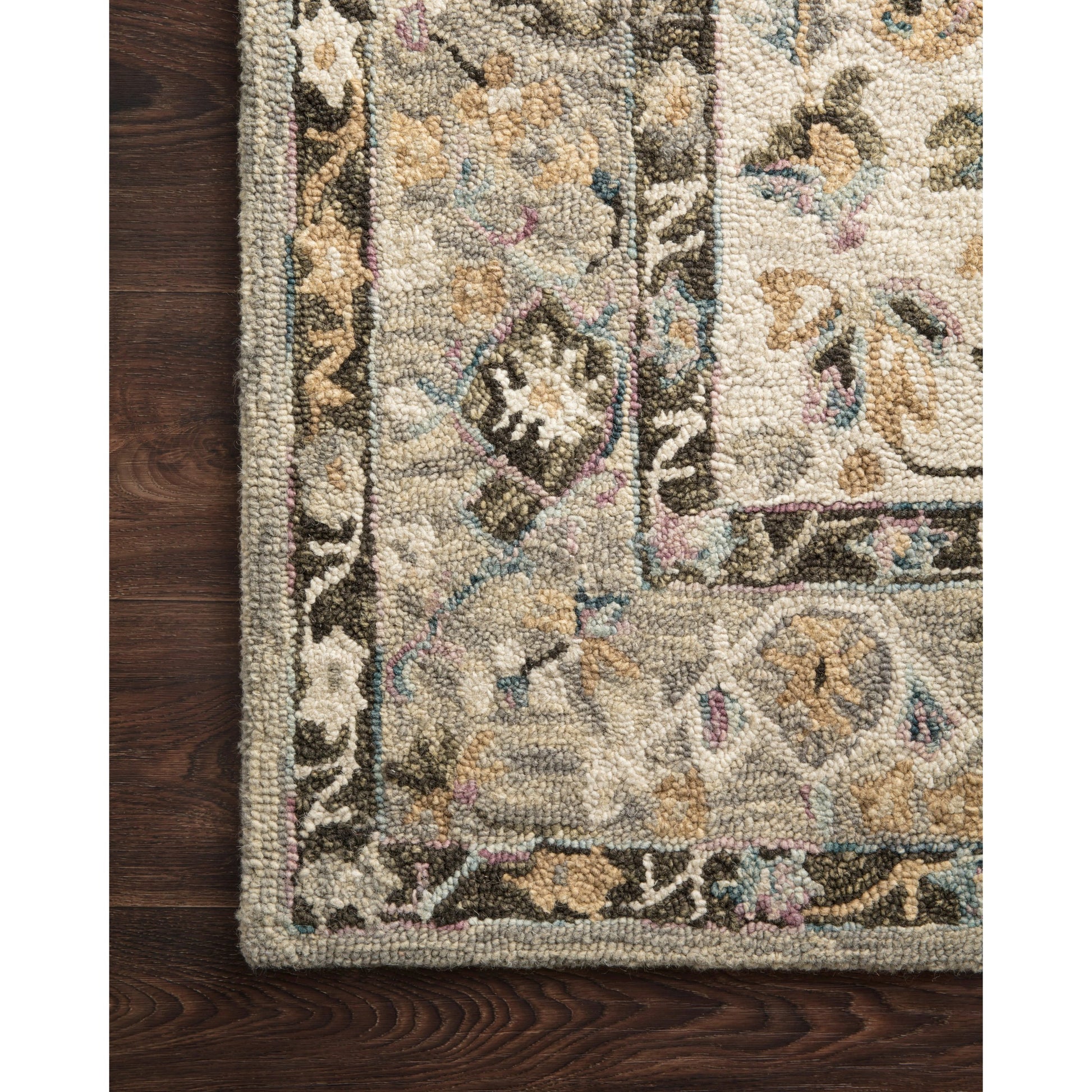 Beatty BEA-01 Rug by Loloi. Made from 100% wool in a traditional style.