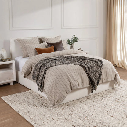 Monaco 3-piece Belgian Linen Duvet Set by Villa by Classic Home. Made from 100% belgian flax linen in a unique style.