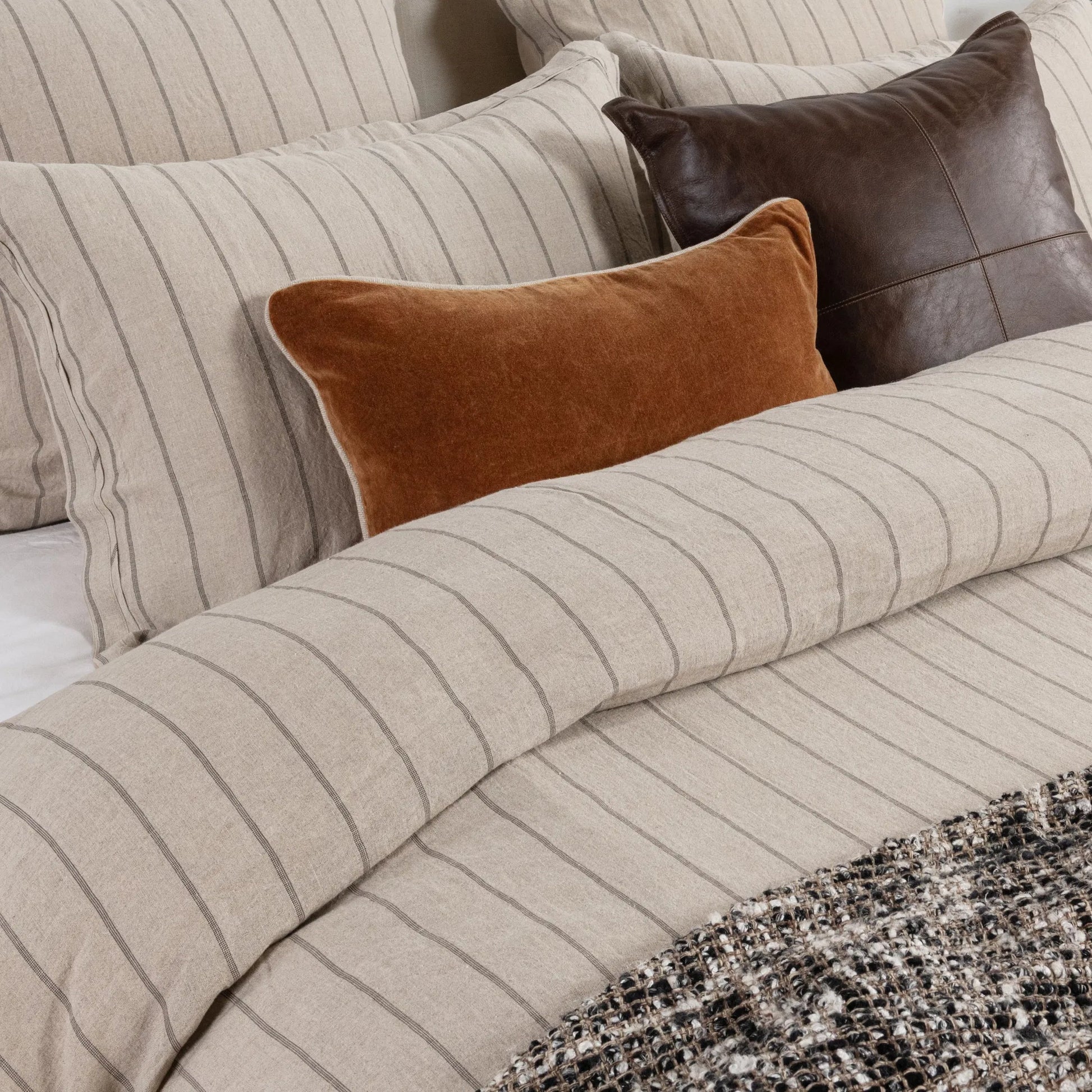 Monaco 3-piece Belgian Linen Duvet Set by Villa by Classic Home. Made from 100% belgian flax linen in a unique style.