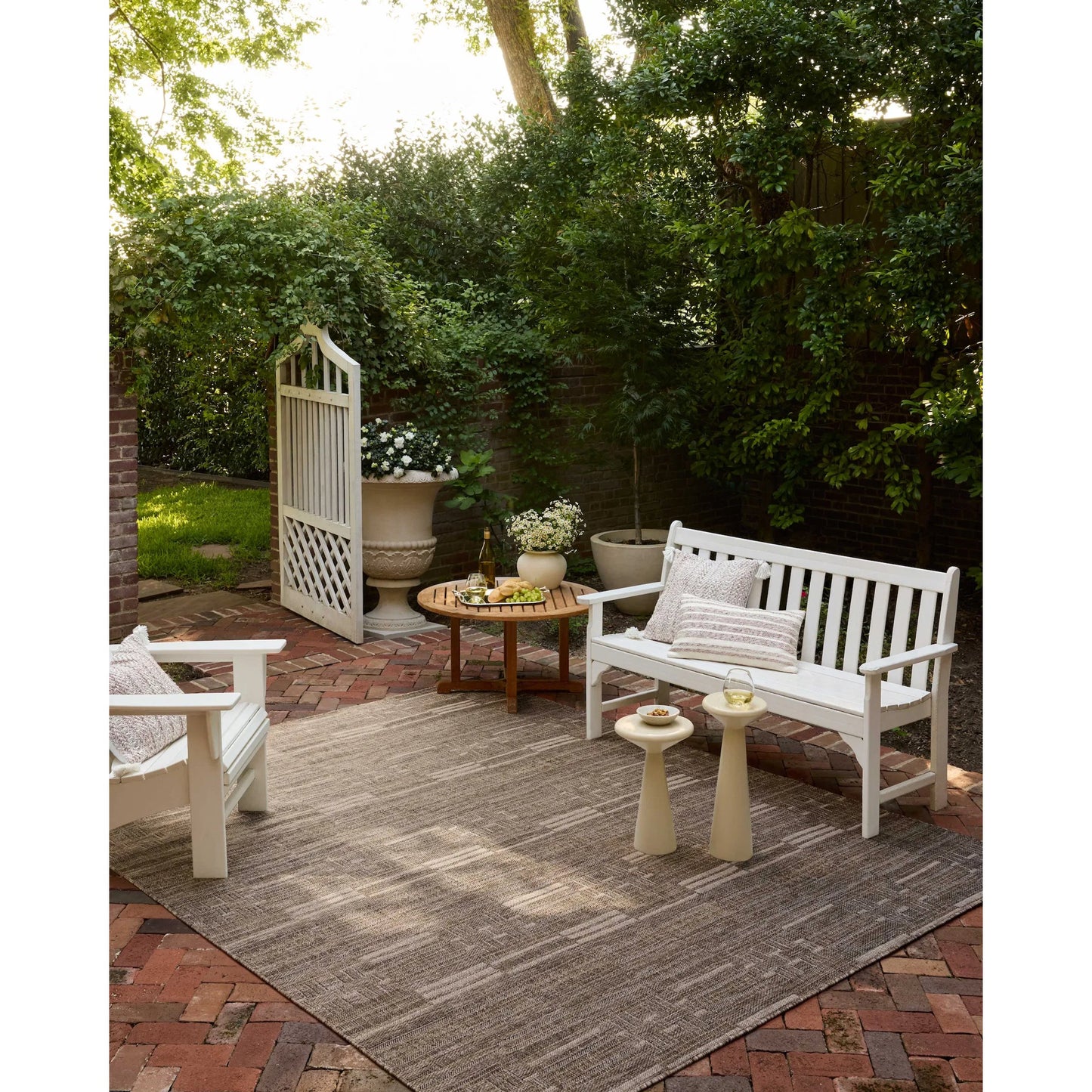 011 SI-2259986,SI-2259987,SI-2259988,SI-2259989,SI-2259990,SI-2259991,SI-2259992,SI-2259993 | Lifestyle | Birch BIR-01 Rug by Loloi. Made from 100% polypropylene in a unique style.