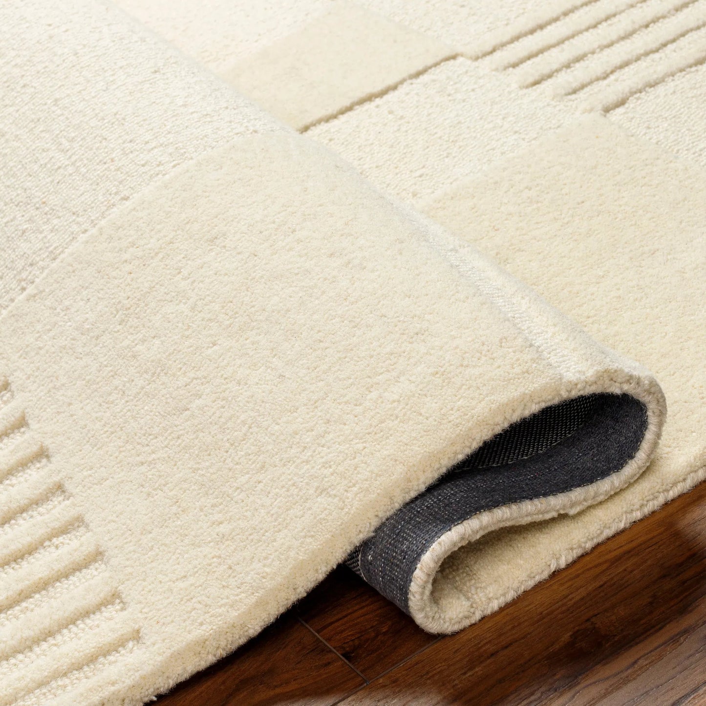 004 SI-1917424,SI-1917425,SI-1917426,SI-1917427 | Closeup | Brook Rug - 31415 by Livabliss in cream. Made from main: 100% wool in a unique style.