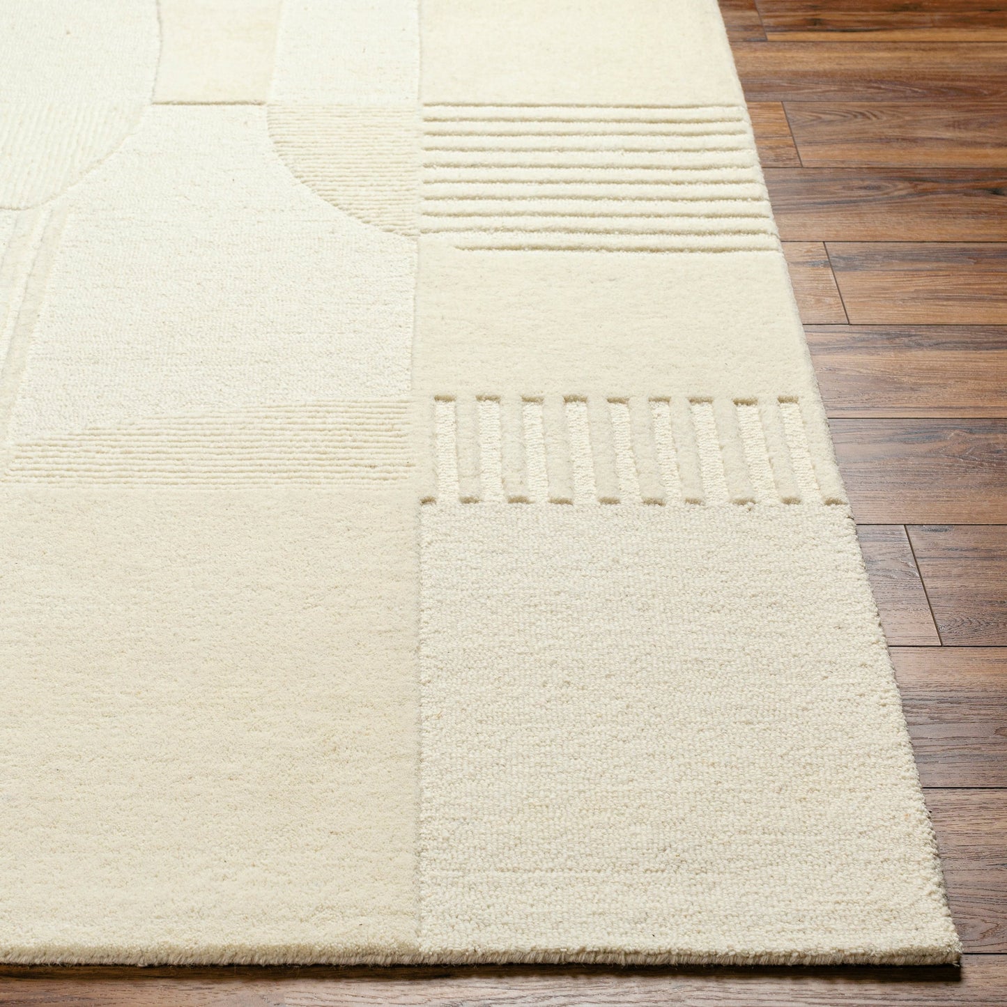 003 SI-1917424,SI-1917425,SI-1917426,SI-1917427 | Closeup | Brook Rug - 31415 by Livabliss in cream. Made from main: 100% wool in a unique style.