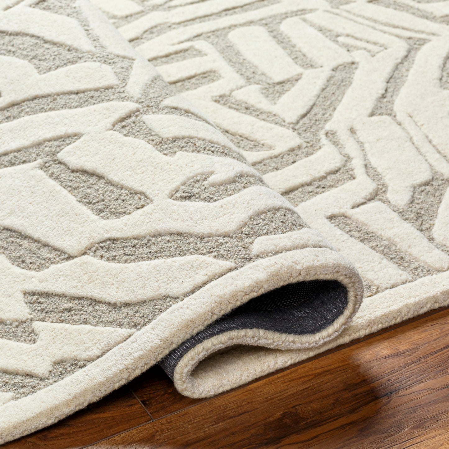 003 SI-1917456,SI-1917457,SI-1917458 | Closeup | Brook Rug - 31424 by Livabliss in beige, light brown. Made from main: 100% wool in a unique style.