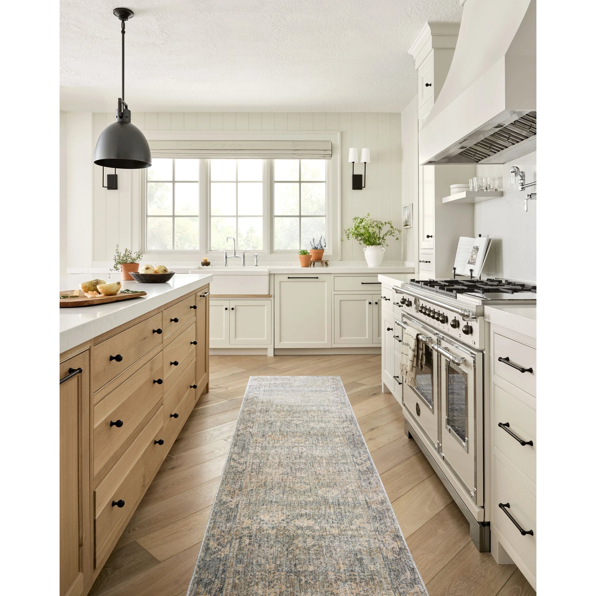 Blake BLA-01 Rug by Angela Rose x Loloi in sky, beige. Made from 100% polyester in a unique sty