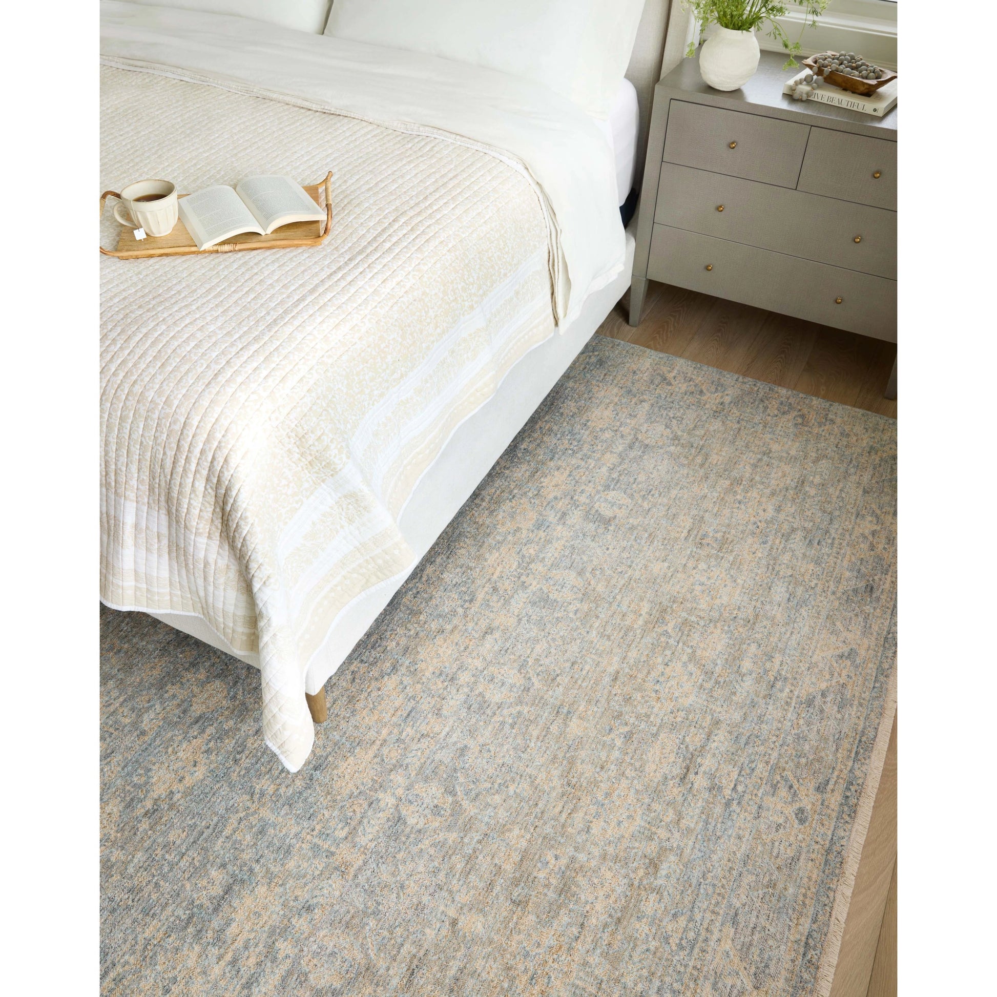 Blake BLA-01 Rug by Angela Rose x Loloi in sky, beige. Made from 100% polyester in a unique sty