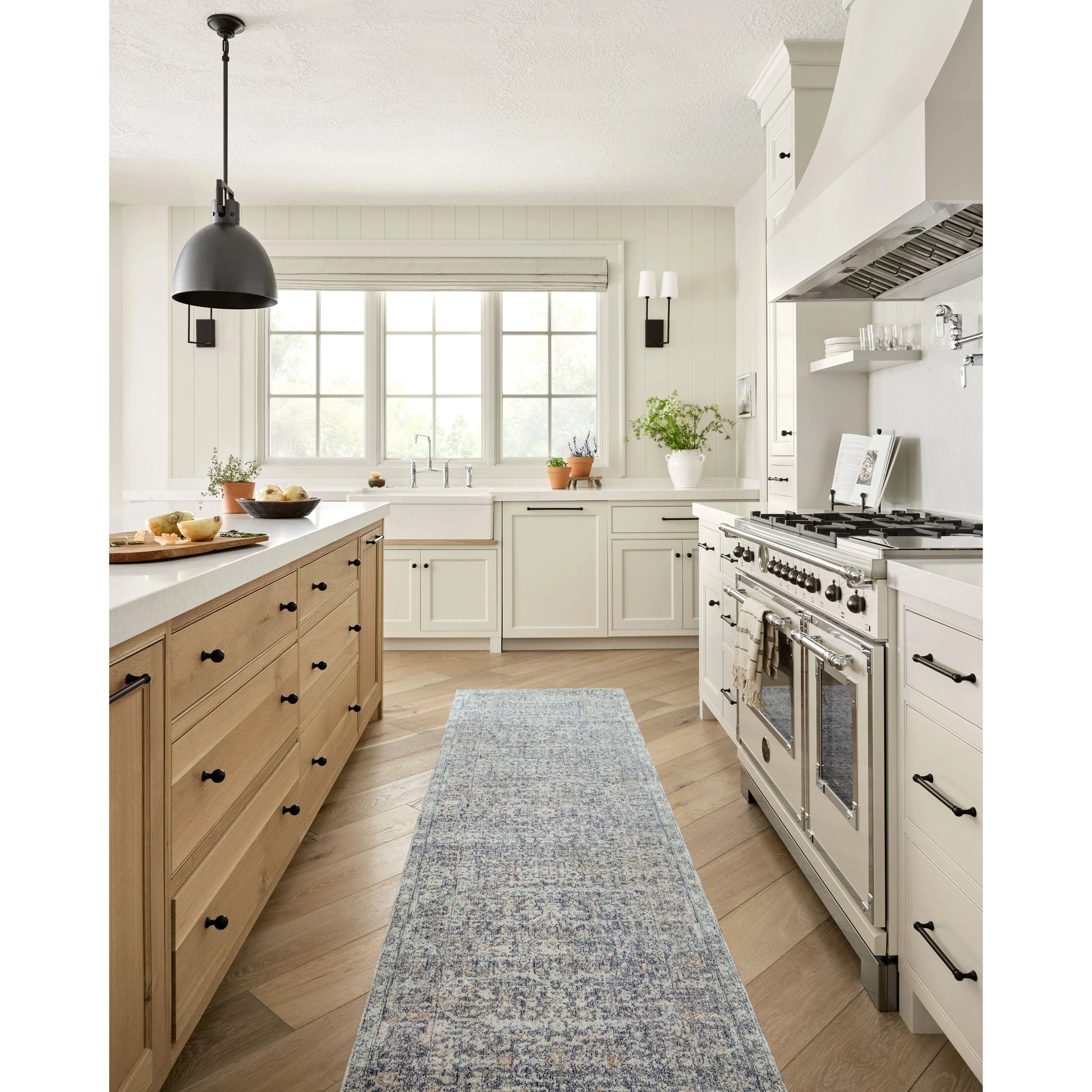 Blake BLA-03 Rug by Angela Rose x Loloi. Made from 100% polyester in a unique style.