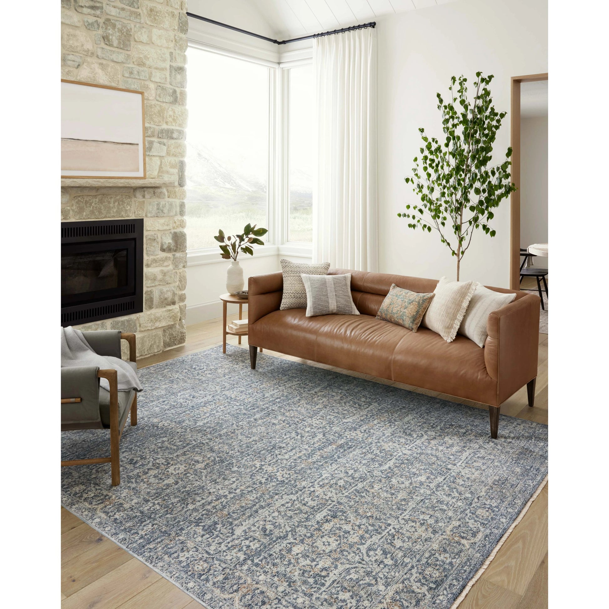 Blake BLA-03 Rug by Angela Rose x Loloi. Made from 100% polyester in a unique style.