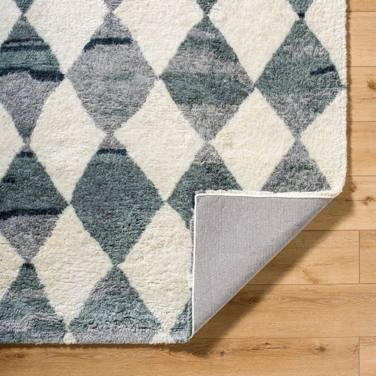 004 SI-2169207,SI-2169208,SI-2169209,SI-2169210,SI-2169211 | Closeup | Beni Moroccan Rug - 539029 by Livabliss in light silver, nickel, sage, metallic - silver, slate. Made from wool in a unique style.