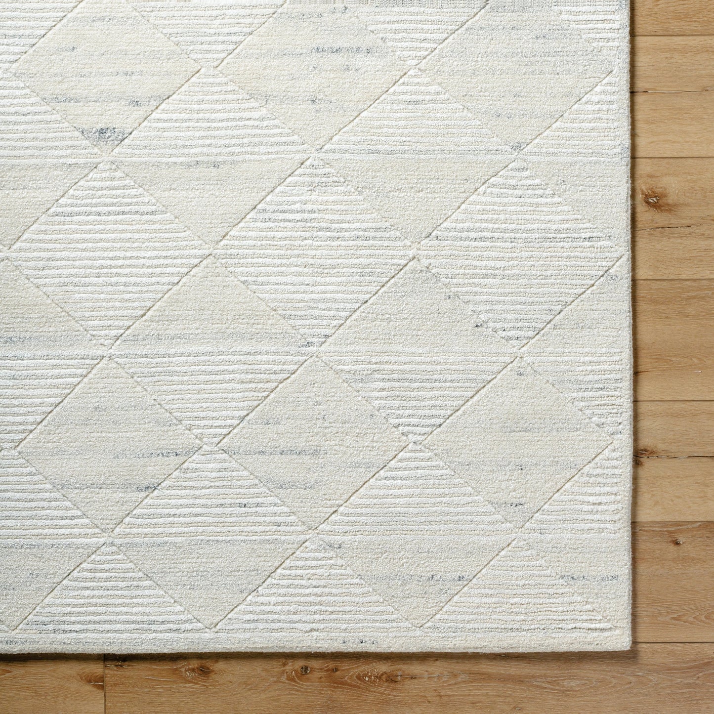 007 SI-2132111,SI-2132112,SI-2132113,SI-2132114 | Closeup | Gina Rug - 496433 by Becki Owens x Surya in ivory, black. Made from face: 75% wool, 25% viscose, warp: 100% cotton in a unique style.