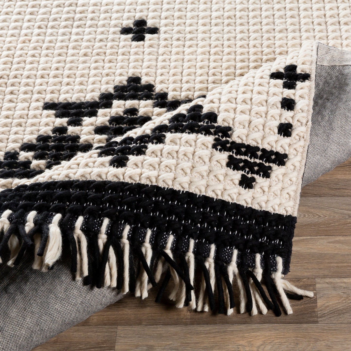 004 SI-1796206,SI-1796209 | Closeup | Beni Ourain Rug - 25251 by Surya in black, cream. Made from 100% new zealand wool in a unique style.