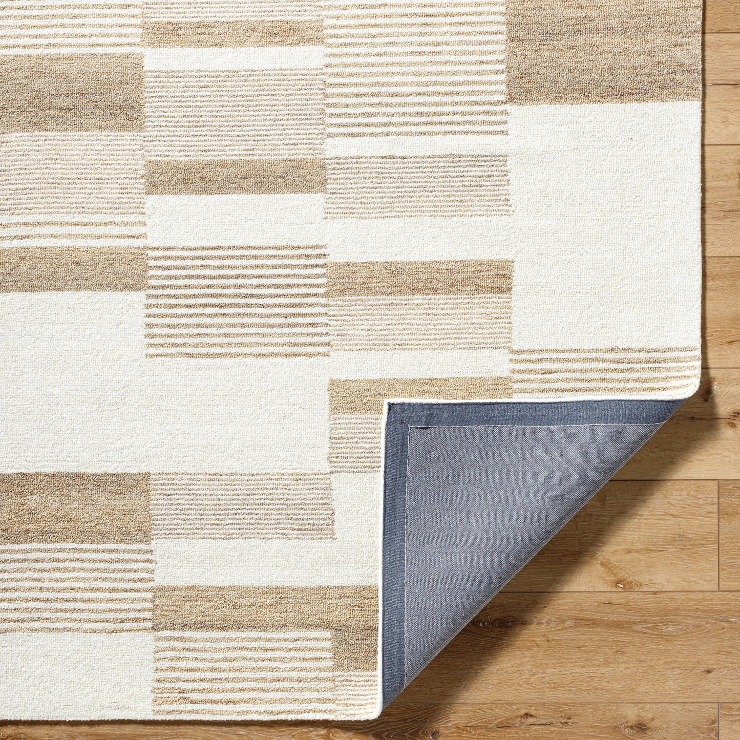004 SI-2168084,SI-2168085,SI-2168086 | Closeup | Bournemouth Rug - 531104 by Livabliss in pearl, off-white, ash, warm grey. Made from wool in a unique style.