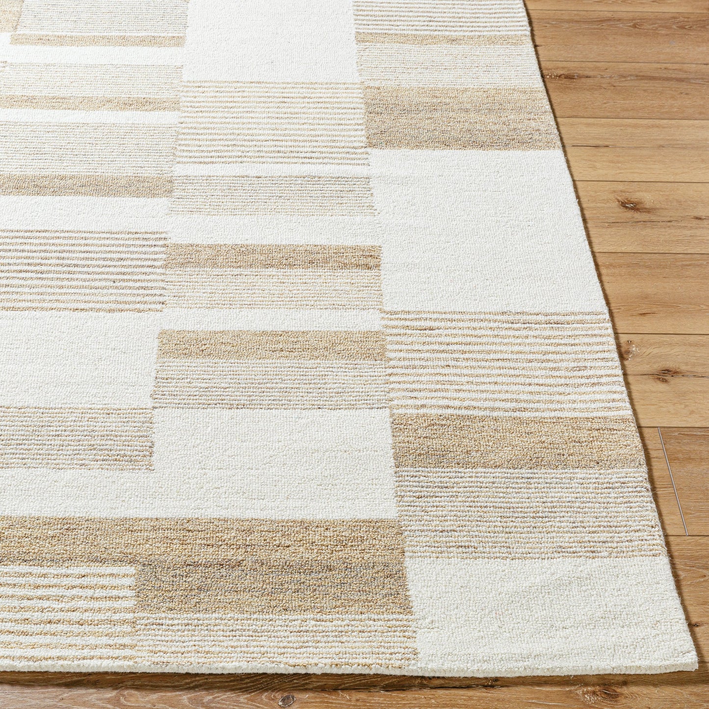 003 SI-2168084,SI-2168085,SI-2168086 | Closeup | Bournemouth Rug - 531104 by Livabliss in pearl, off-white, ash, warm grey. Made from wool in a unique style.