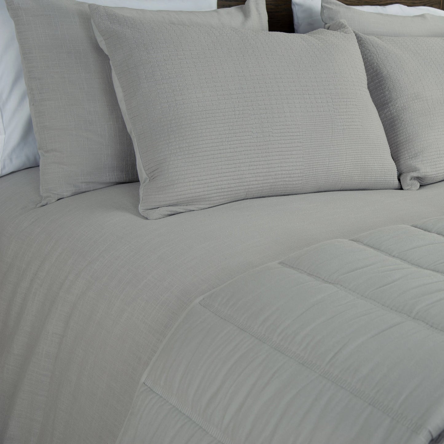 002 SI-2023557,SI-2023558 | Closeup | Davison Bedding by HedgeApple Essentials. Made from unique in a modern style.