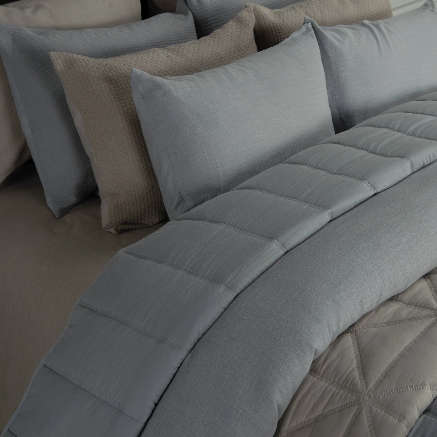 005 SI-2023557,SI-2023558 | Closeup | Davison Bedding by HedgeApple Essentials. Made from unique in a modern style.