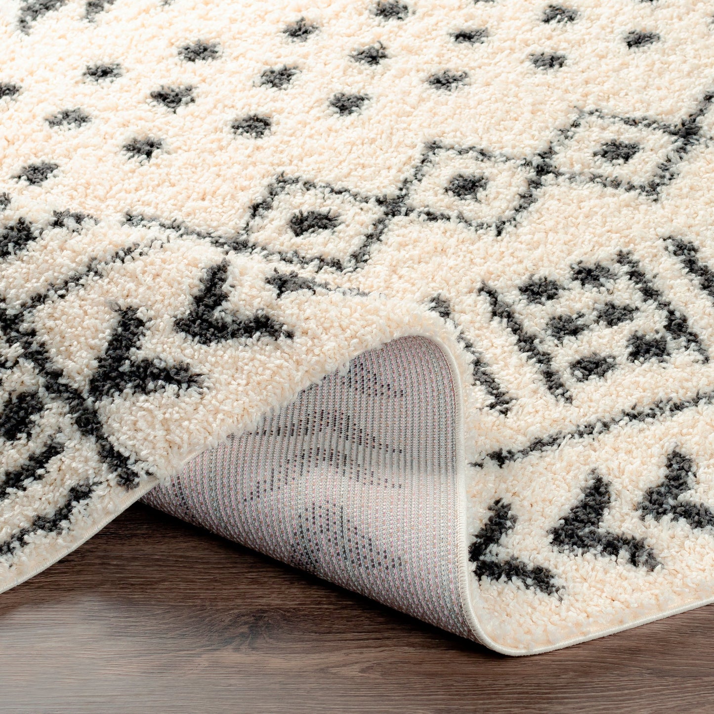 006 SR-893785,SR-893786,SR-893787 | Closeup | Beni BSH-2305 Shag Rug by Livabliss in black, cream. Made from 100% polypropylene in a traditional style.