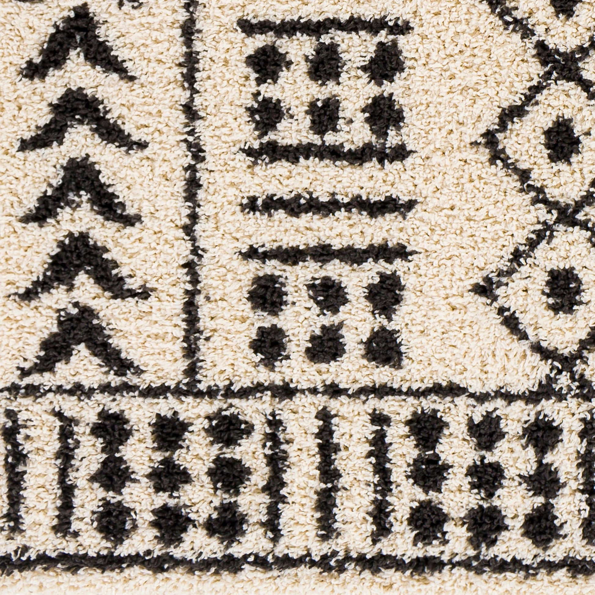 Beni BSH-2305 Shag Rug by Livabliss in black, cream. Made from 100% polypropylene in a traditional style.