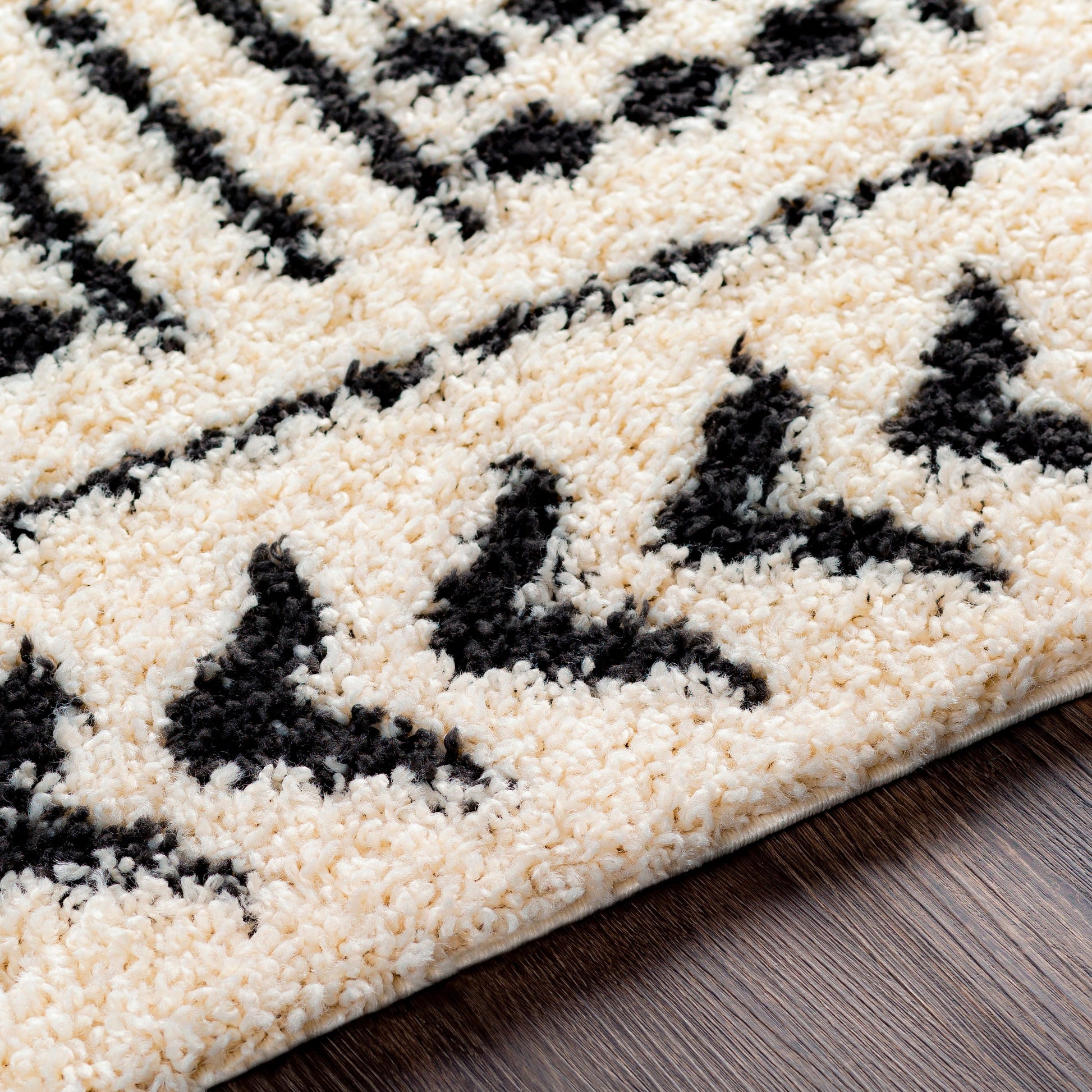 Beni BSH-2305 Shag Rug by Livabliss in black, cream. Made from 100% polypropylene in a traditional style.