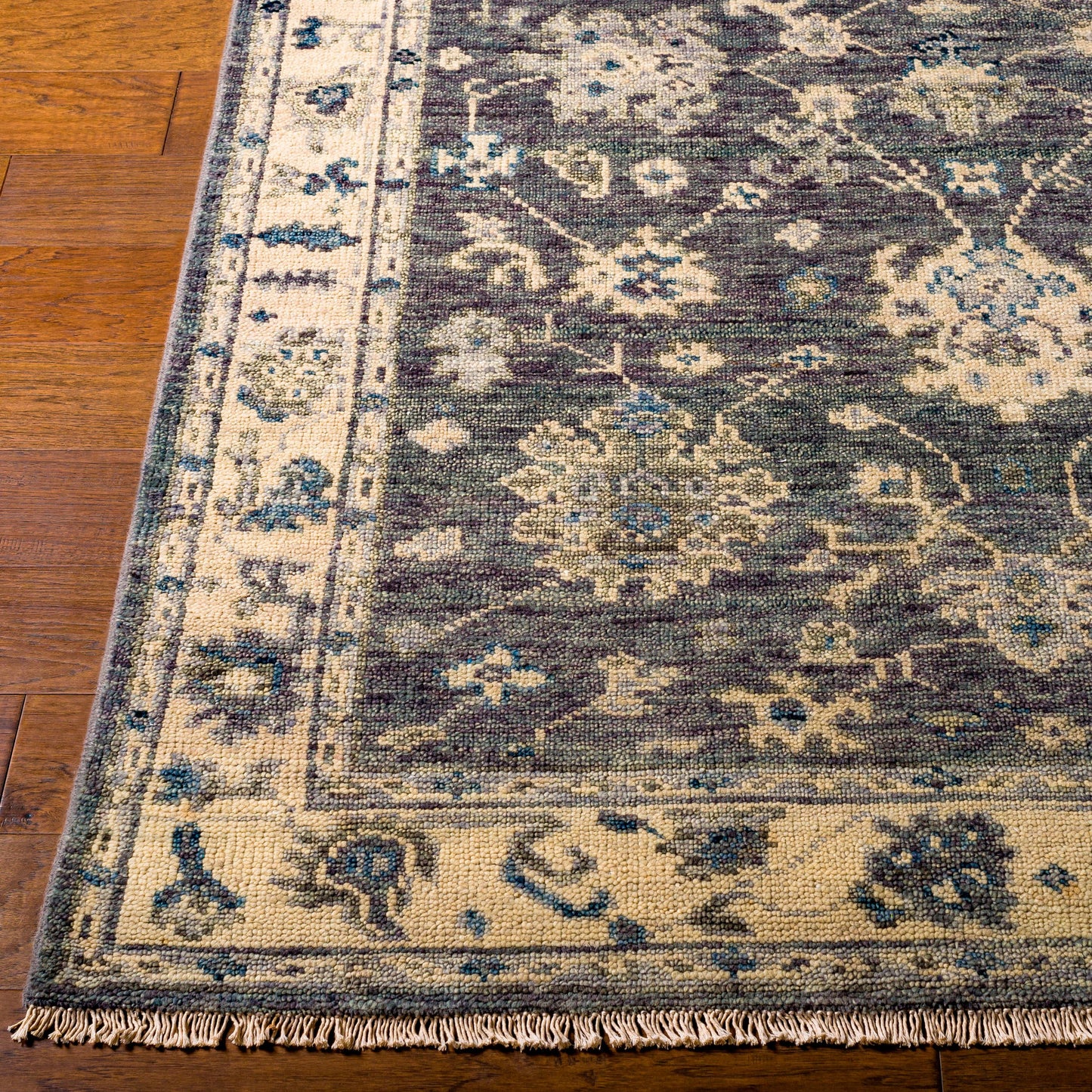 006 SI-1877820,SI-1877821,SI-1877822,SI-1877823,SI-1877824,SI-1914171 | Closeup | Biscayne Rug - 25942 by Surya in charcoal, black. Made from unique in a unique style.