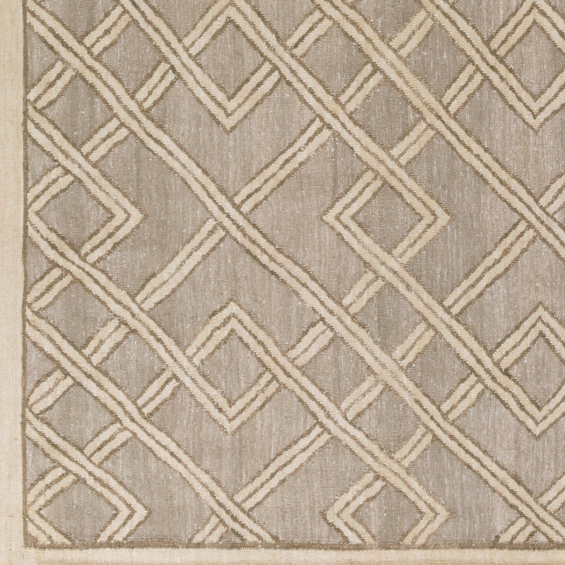 Brighton BTN-4000 Rug by Surya. Made from 100% viscose in a unique style.