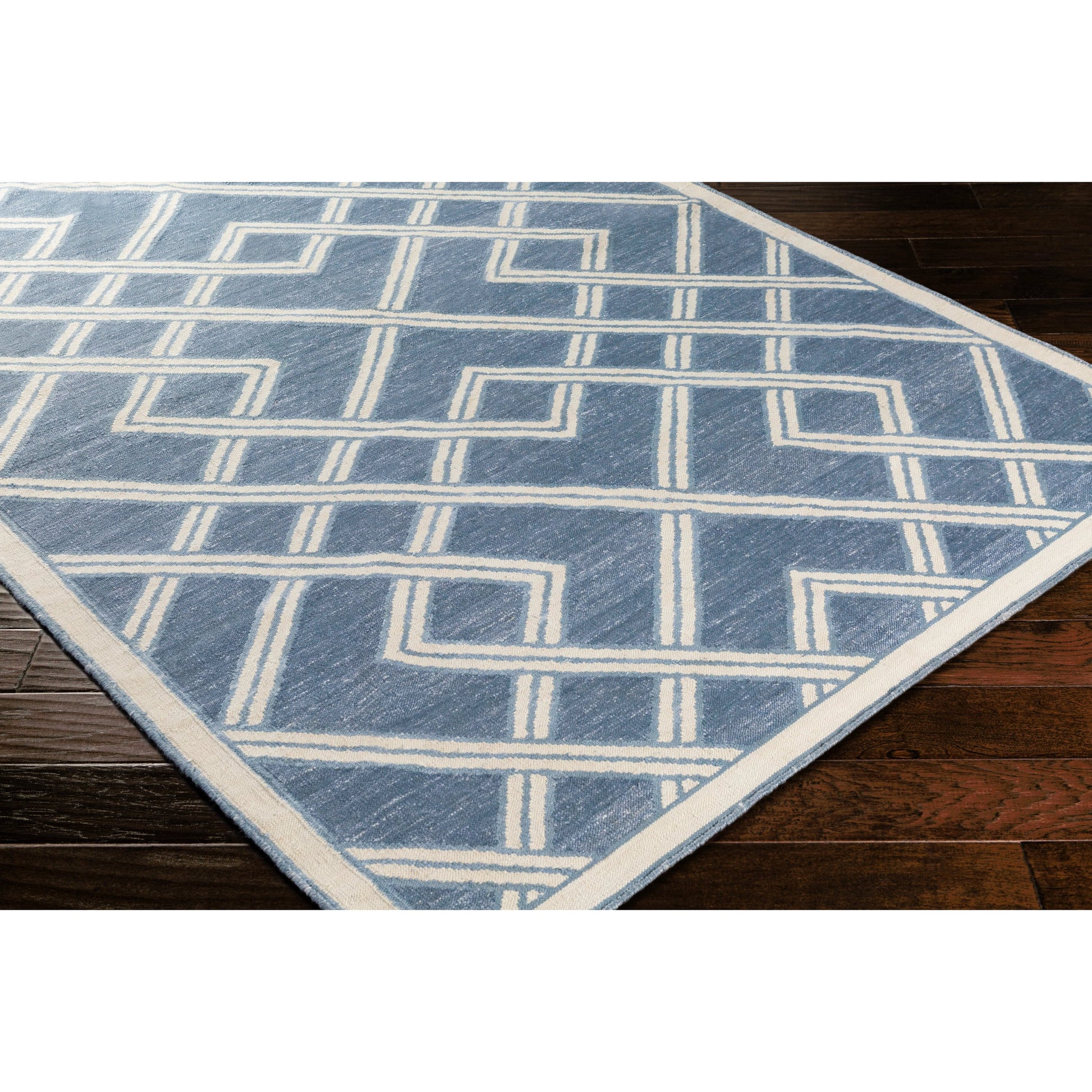 Brighton BTN-4000 Rug by Surya. Made from 100% viscose in a unique style.