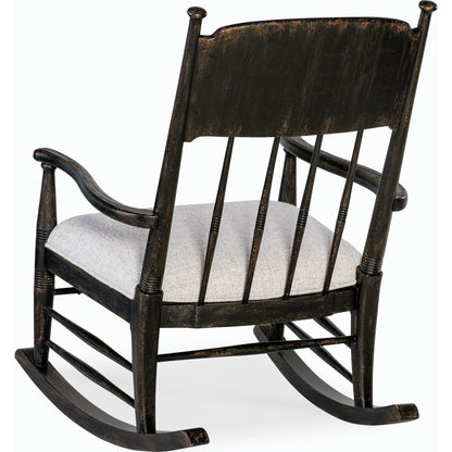 Americana Rocking Chair by Hooker Furniture in beige and molasses finish. Made from oak veneers and fabric in a cottage & farmhouse style.