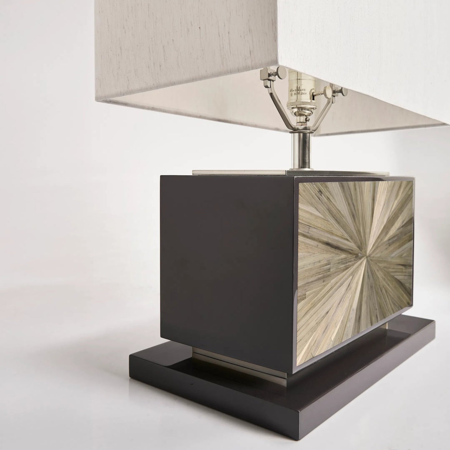006 SI-2535771 | Closeup | Terra Horizontal Table Lamp by Jonathan Charles in natural straw. Made from main straw in a unique style.