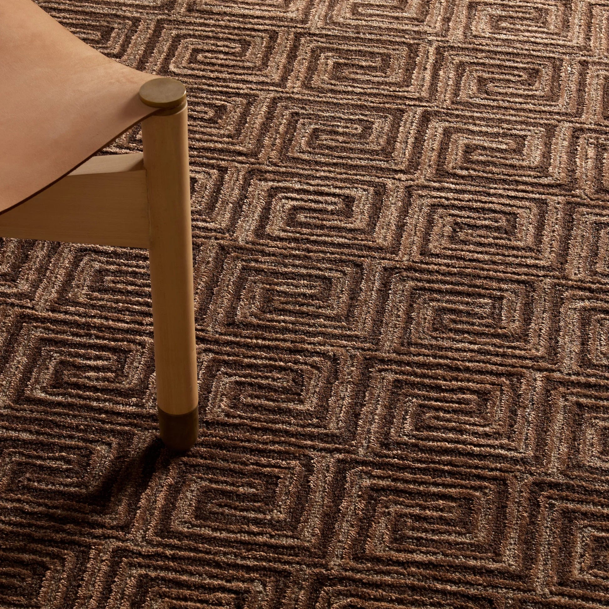 Capital CAP04 Rug by Jaipur Living in brown. Made from 60% wool 40% viscose in a unique style.