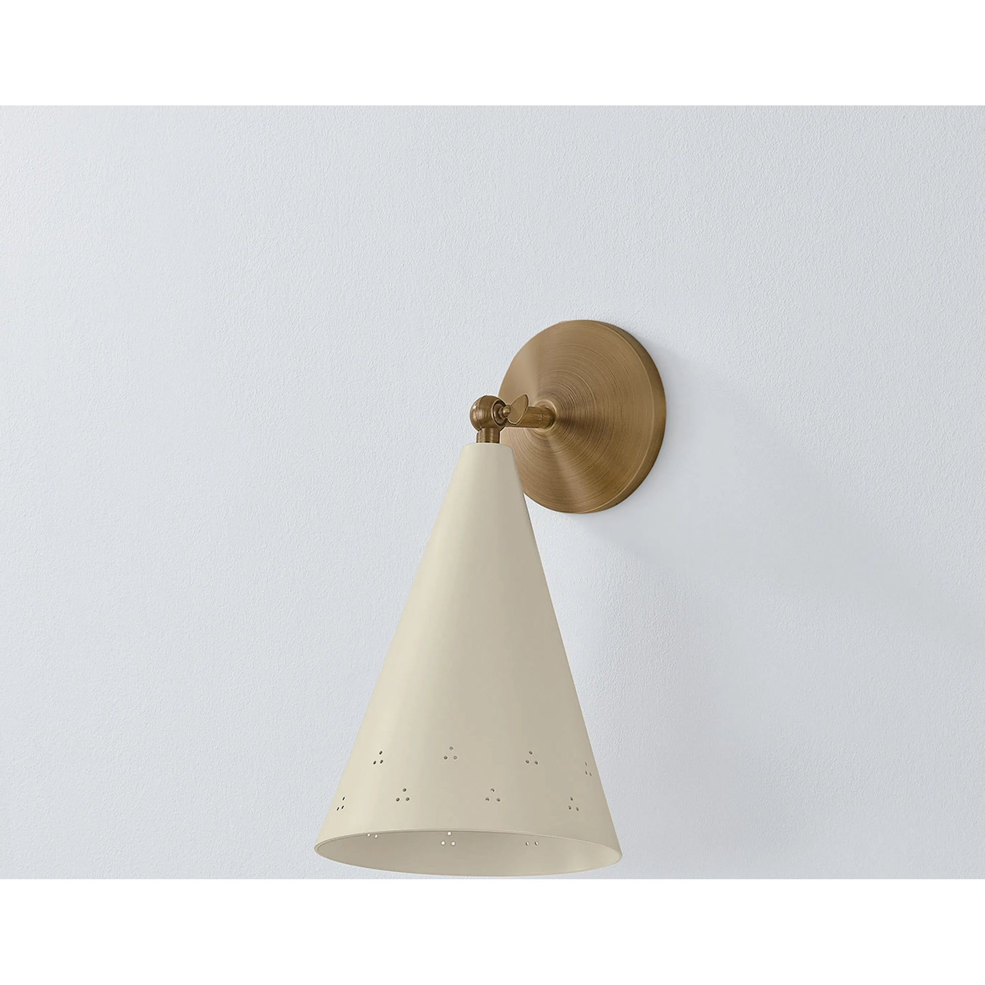 Pawley Wall Sconce by Hudson Valley in historic bronze, soft sand. Made from steel in a transitional style.